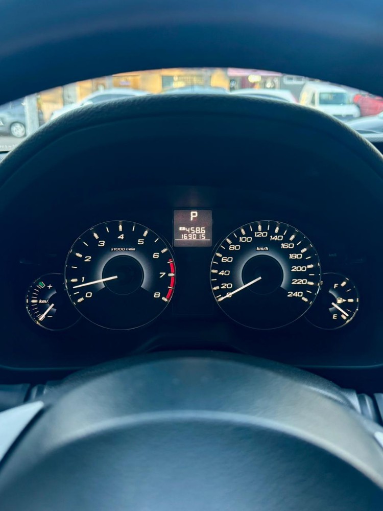Subaru Legacy Premium — foto 15